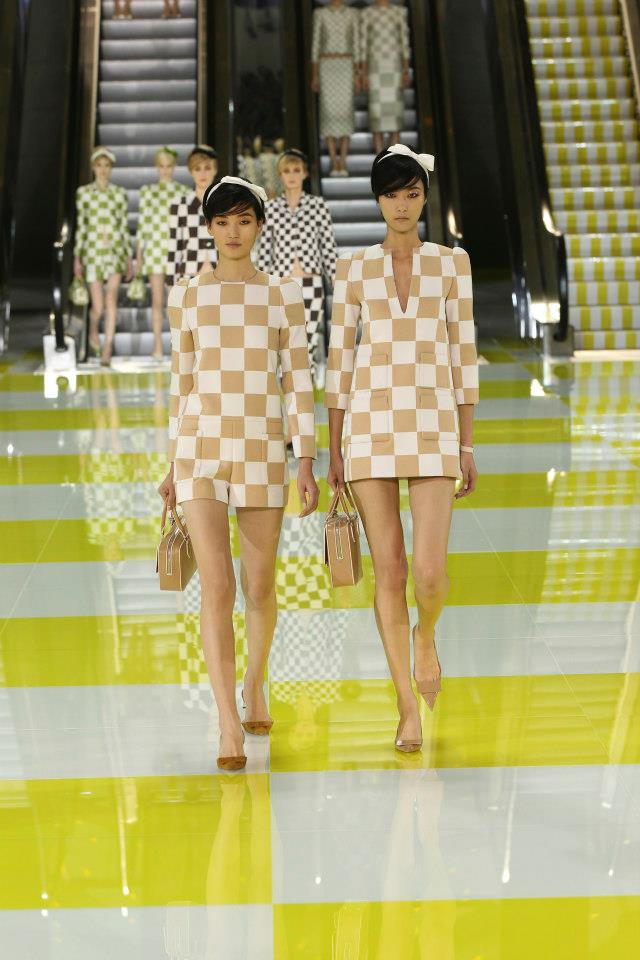 Louis Vuitton Spring Kerchiefs Display – Fixtures Close Up