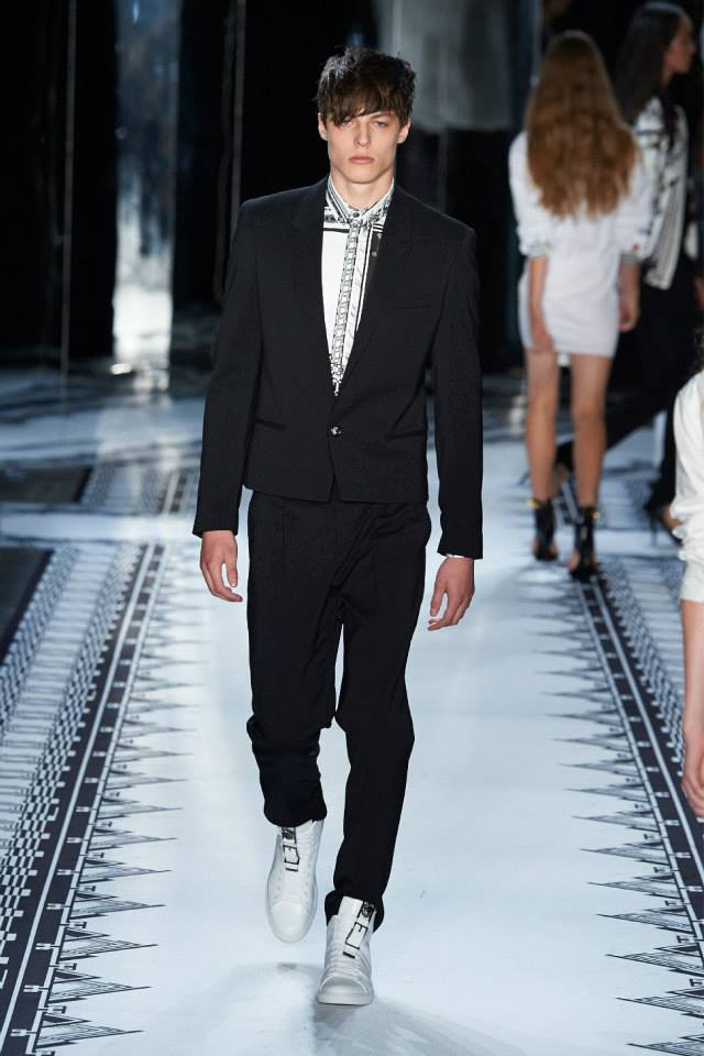 Anthony Vaccarello X Versus Versace Fashion Show