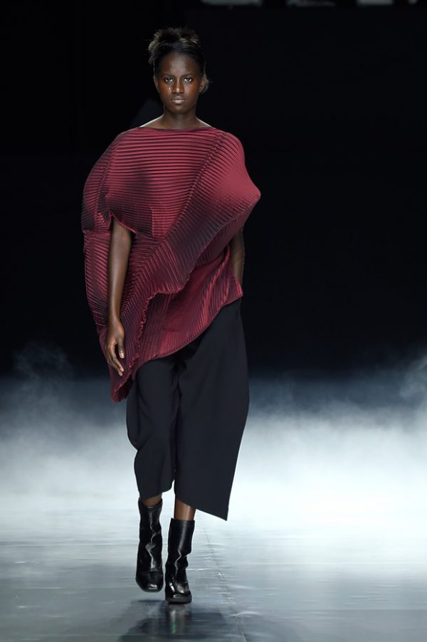 #PFW Issey Miyake Fall Winter 2016/17 Collection - Design Scene