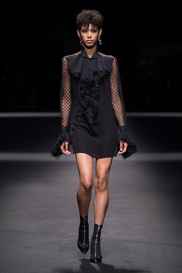 #MFW Versace SS17 Menswear Collection - Design Scene - Fashion ...