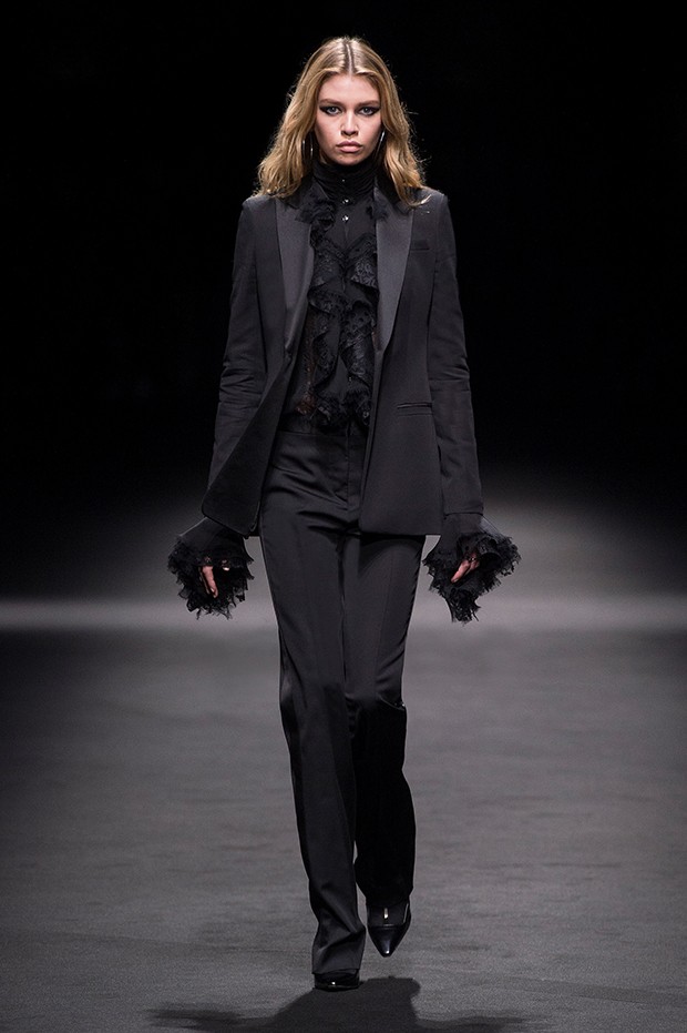 #MFW Versace SS17 Menswear Collection - Design Scene - Fashion ...