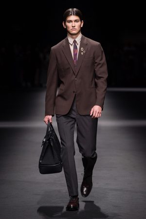 #MFW Versace SS17 Menswear Collection - DSCENE
