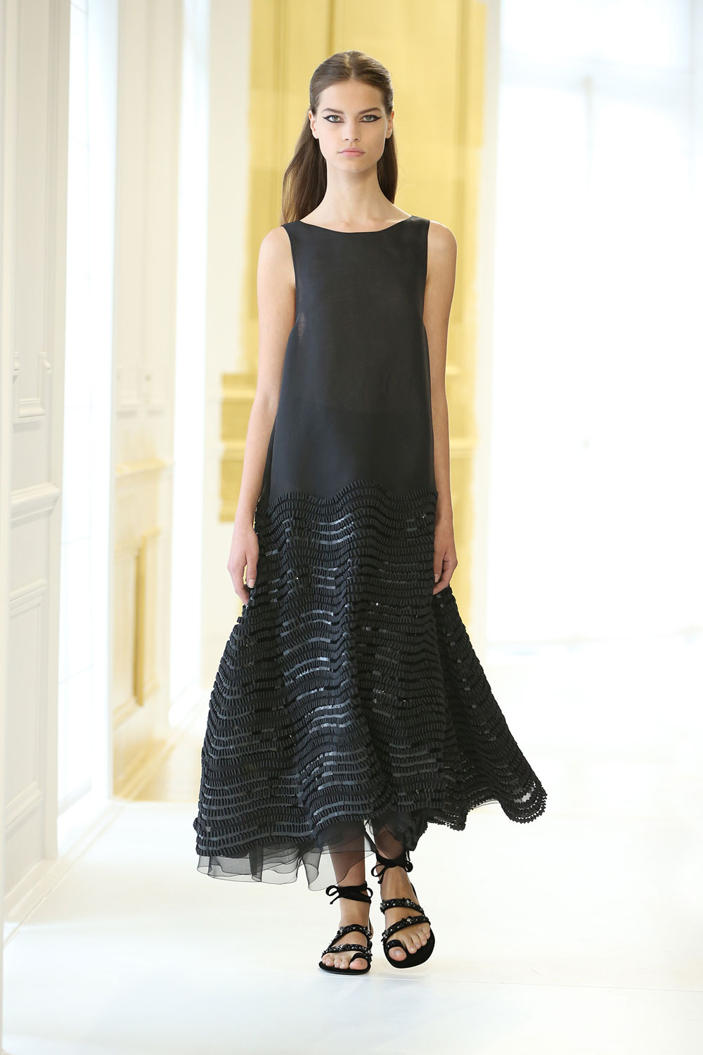 COUTURE FW16: Dior Redefines Contemporary Simplicity