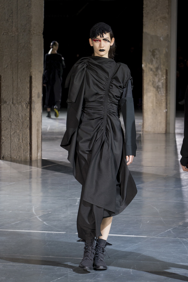 PFW: YOHJI YAMAMOTO Fall Winter 2017.18 Collection