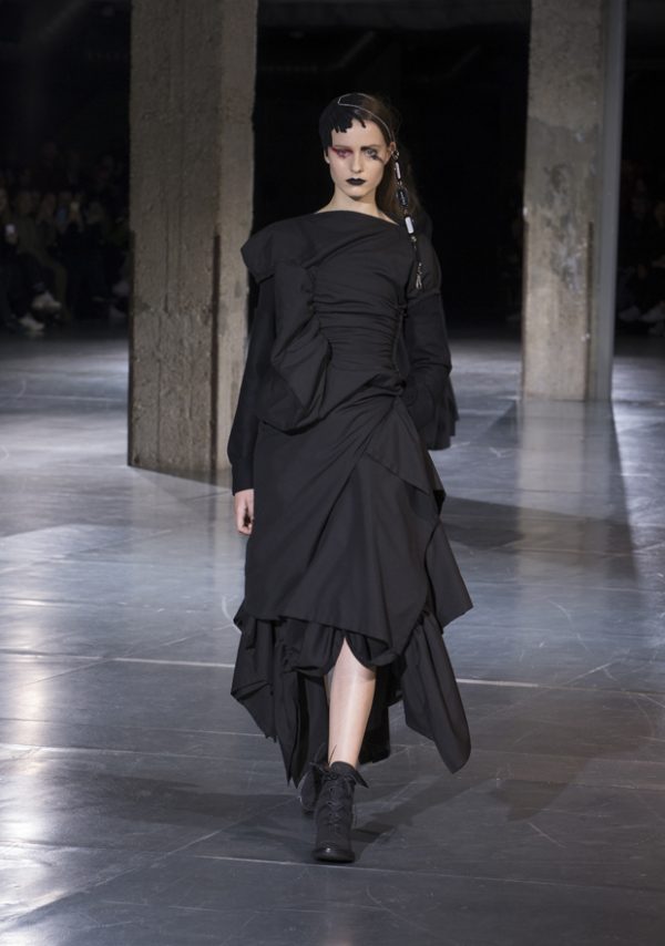 PFW: YOHJI YAMAMOTO Fall Winter 2017.18 Collection