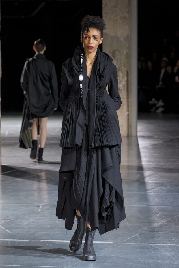 PFW: YOHJI YAMAMOTO Fall Winter 2017.18 Collection