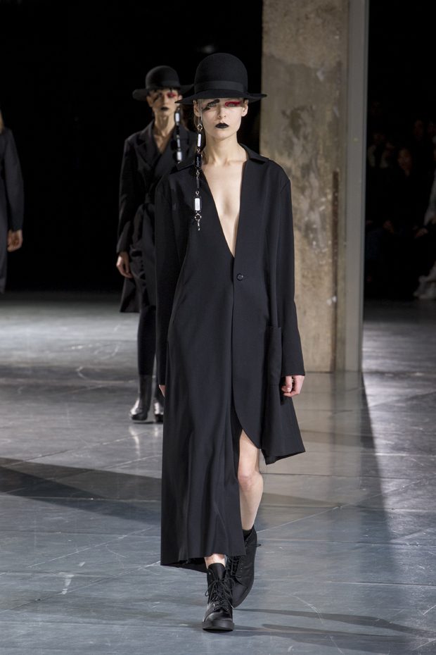 PFW: YOHJI YAMAMOTO Fall Winter 2017.18 Collection