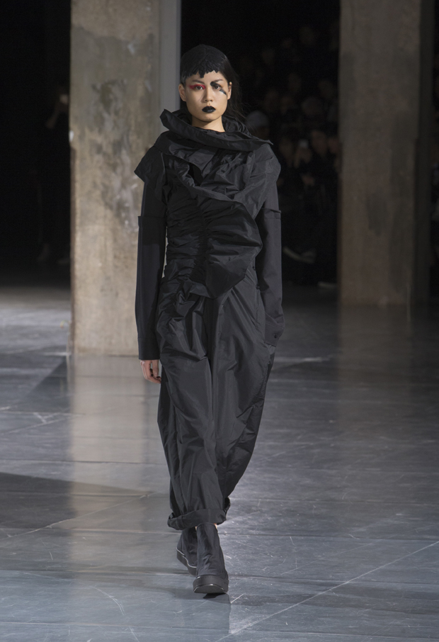 PFW: YOHJI YAMAMOTO Fall Winter 2017.18 Collection