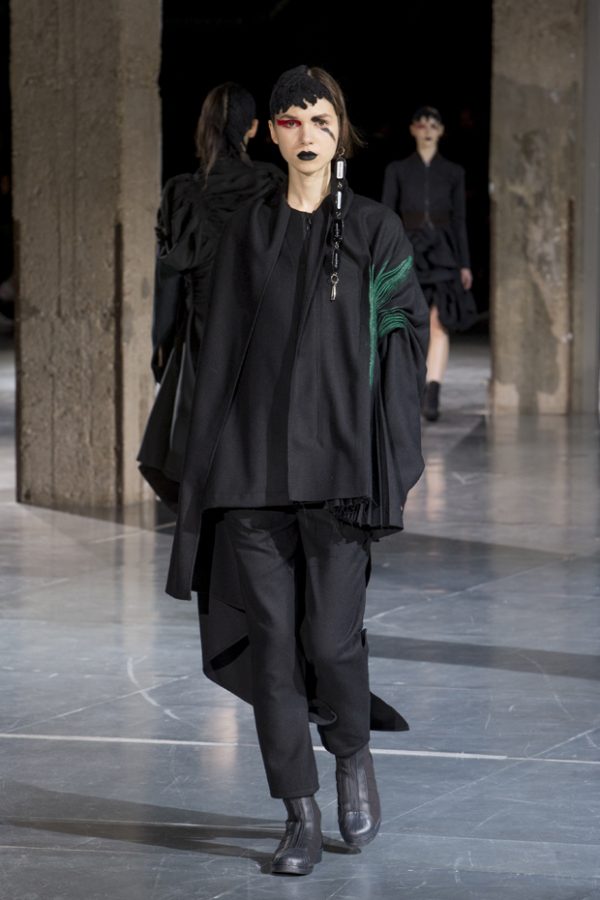 PFW: YOHJI YAMAMOTO Fall Winter 2017.18 Collection