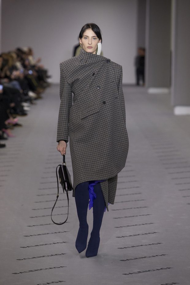 PFW: BALENCIAGA Fall Winter 2017.18 Collection