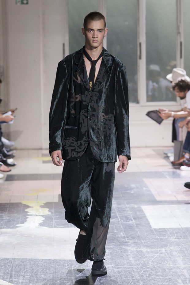 #PFW: YOHJI YAMAMOTO Spring Summer 2018 Collection