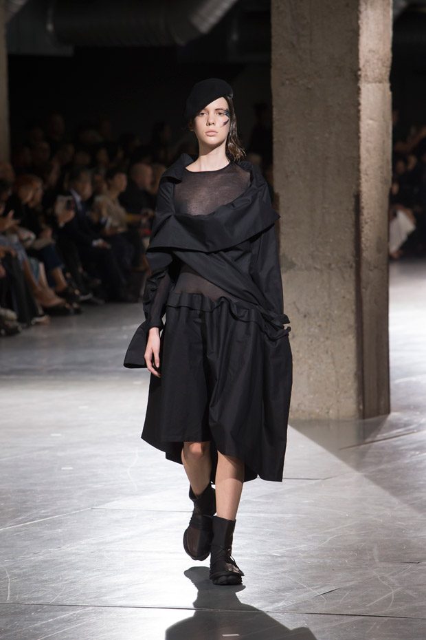 #PFW: YOHJI YAMAMOTO Spring Summer 2018 Womenswear Collection