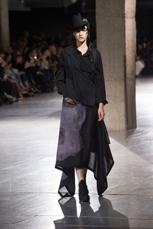 #PFW: YOHJI YAMAMOTO Spring Summer 2018 Womenswear Collection