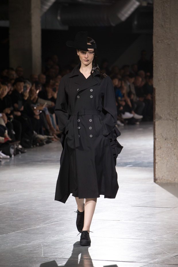 #PFW: YOHJI YAMAMOTO Spring Summer 2018 Womenswear Collection