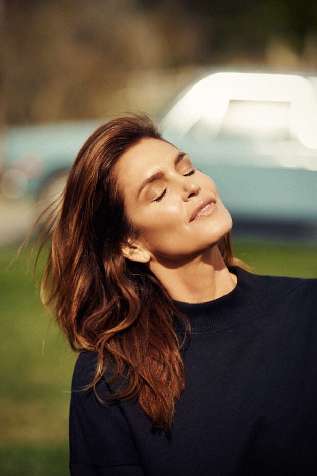 Watch CINDY CRAWFORD Show Off Her 80s Supermodel Moves