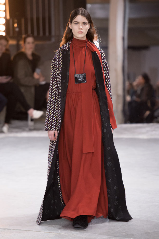 PFW: Giambattista Valli Fall Winter 2018.19 Womenswear Collection