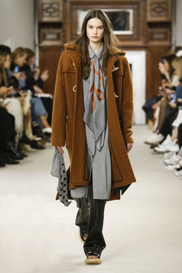 PFW: LOEWE Fall Winter 2018.19 Womenswear Collection