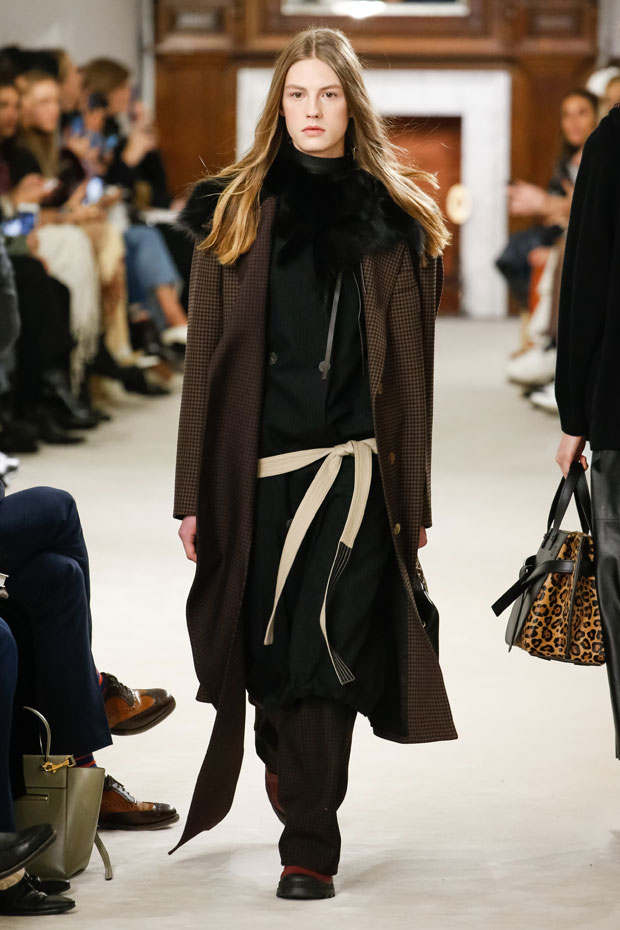 PFW: LOEWE Fall Winter 2018.19 Womenswear Collection