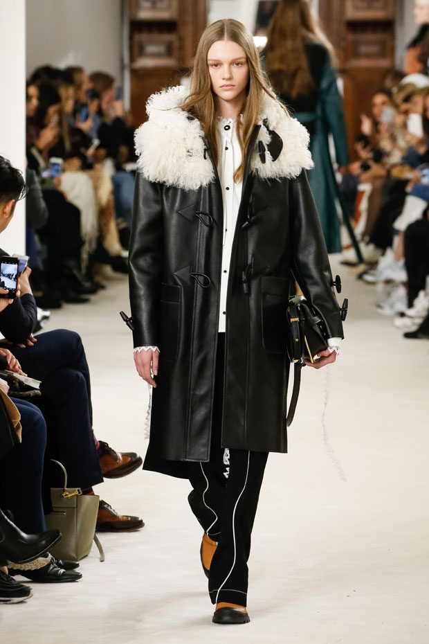 PFW: LOEWE Fall Winter 2018.19 Womenswear Collection