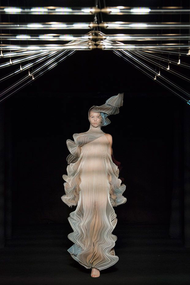 10 Gowns We Loved at Paris Haute Couture Week Fall 2018