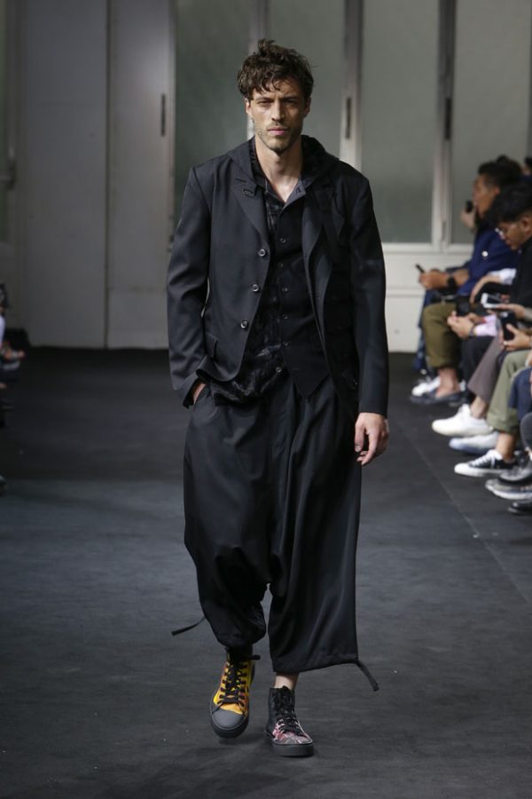 #PFW: Yohji Yamamoto Spring Summer 2019 Menswear Collection