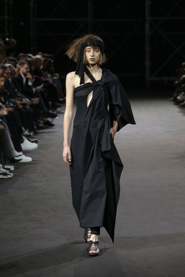 #PFW: YOHJI YAMAMOTO Spring Summer 2019 Collection