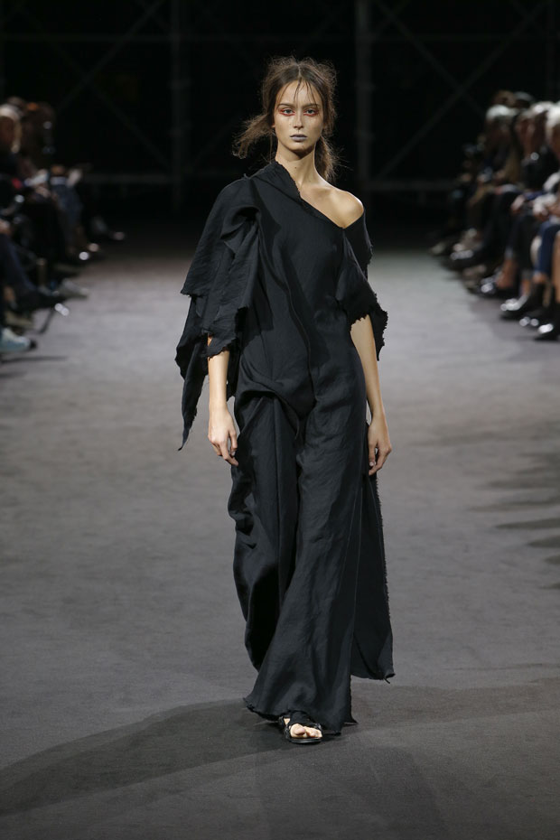 #PFW: YOHJI YAMAMOTO Spring Summer 2019 Collection