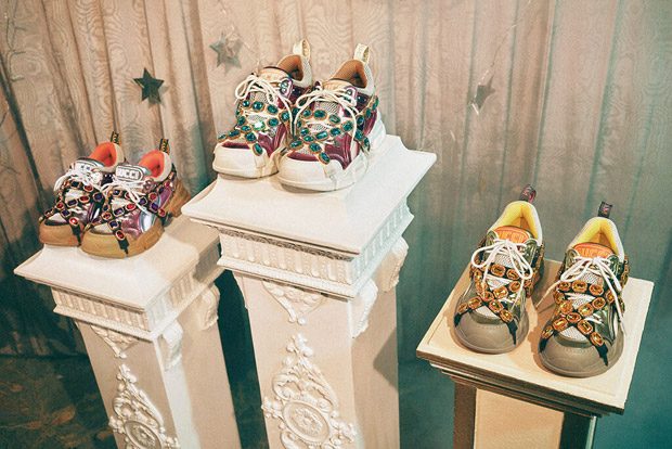 La campagne de cadeaux 2018 réalisée par Petra Collins, dévoilée lors d'une  fête kaléidoscopique. - Gucci Stories