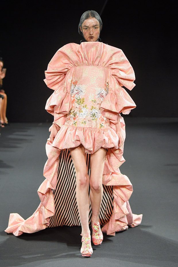 PFW: YUMI KATSURA Spring Summer 2019 Haute Couture Collection