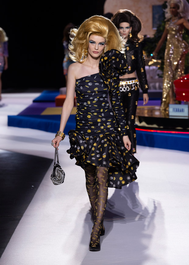 MFW: MOSCHINO Fall Winter 2019.20 Womenswear Collection