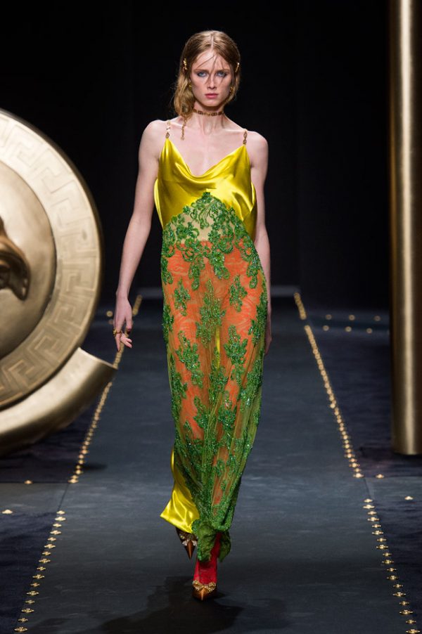 MFW: VERSACE Fall Winter 2019.20 Womenswear Collection