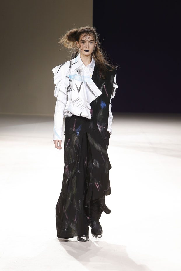 PFW: YOHJI YAMAMOTO Fall Winter 2019.20 Collection