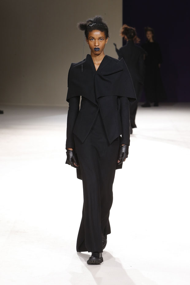 PFW: YOHJI YAMAMOTO Fall Winter 2019.20 Collection