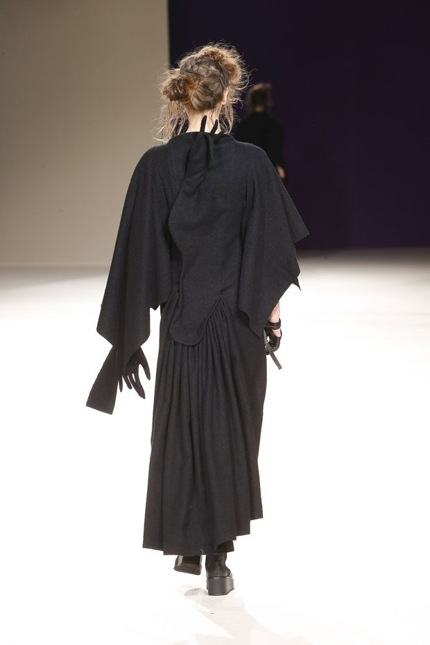 PFW: YOHJI YAMAMOTO Fall Winter 2019.20 Collection