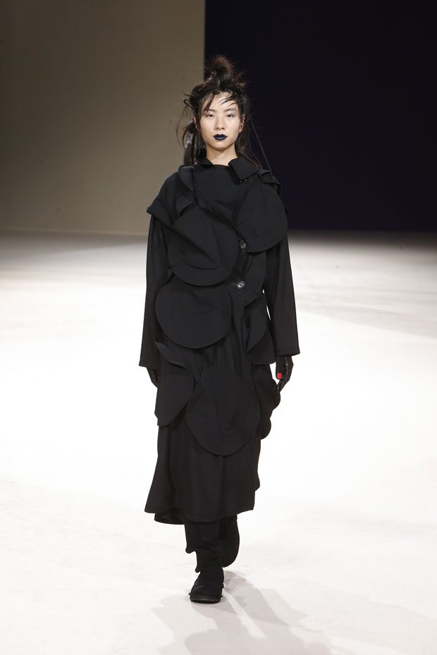 PFW: YOHJI YAMAMOTO Fall Winter 2019.20 Collection