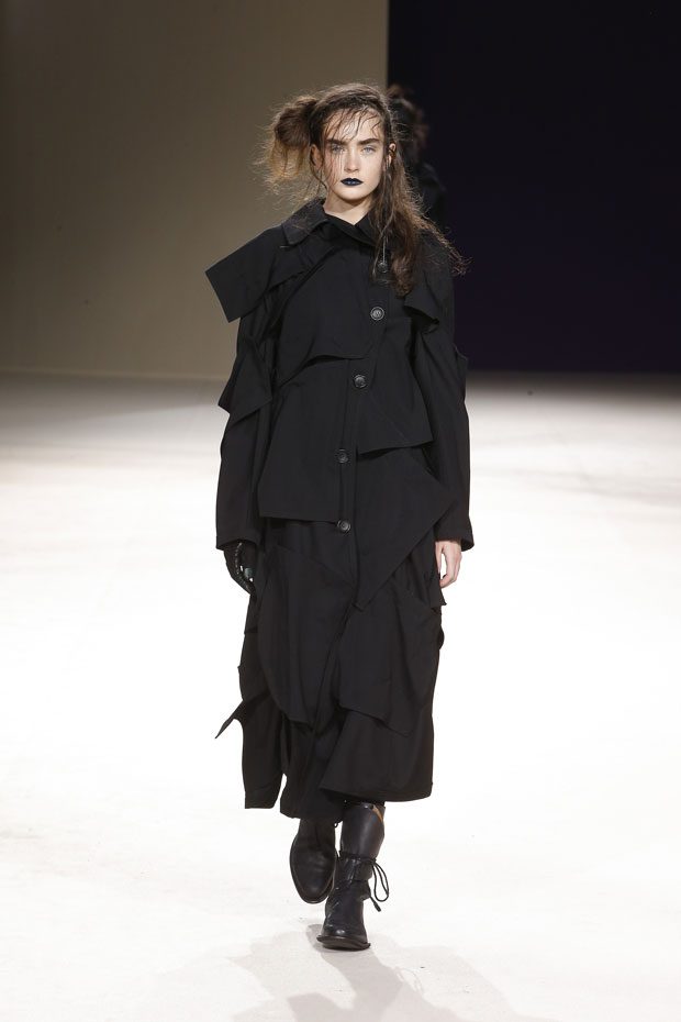 PFW: YOHJI YAMAMOTO Fall Winter 2019.20 Collection