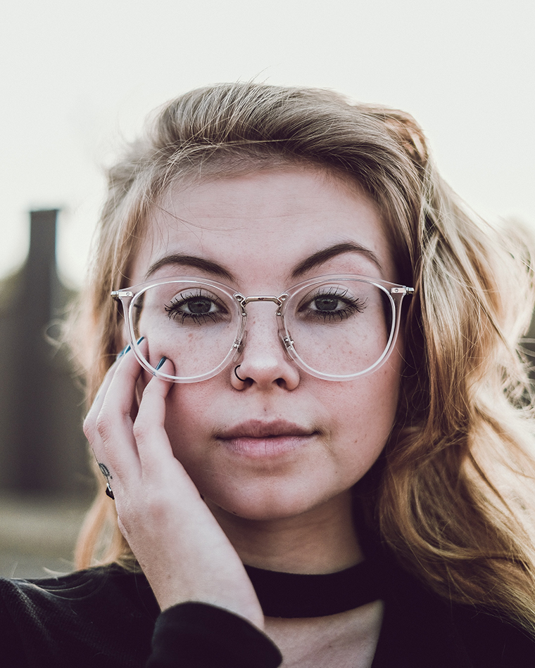 Wear Those Clear Round Glasses With Style Design Scene