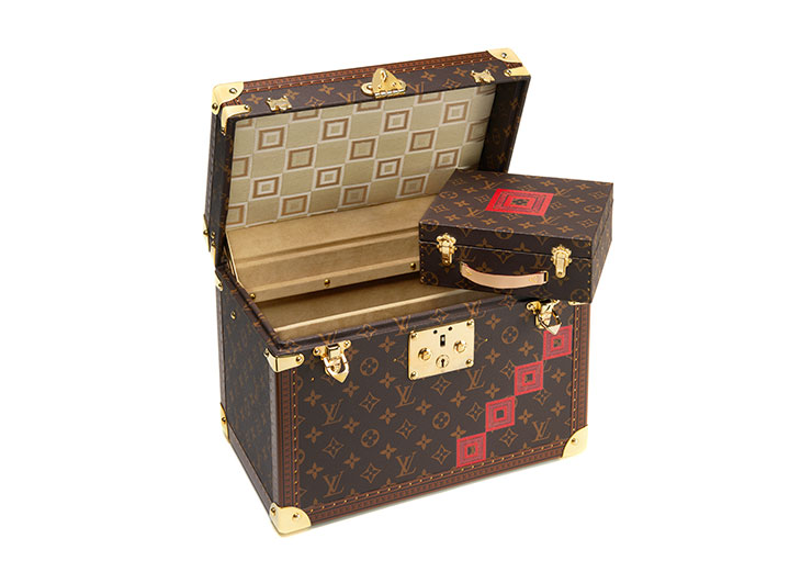 Virtual try-on at Louis Vuitton. CASE STUDY - Embrace the new luxury…, by  Farida Tir Teerlinck