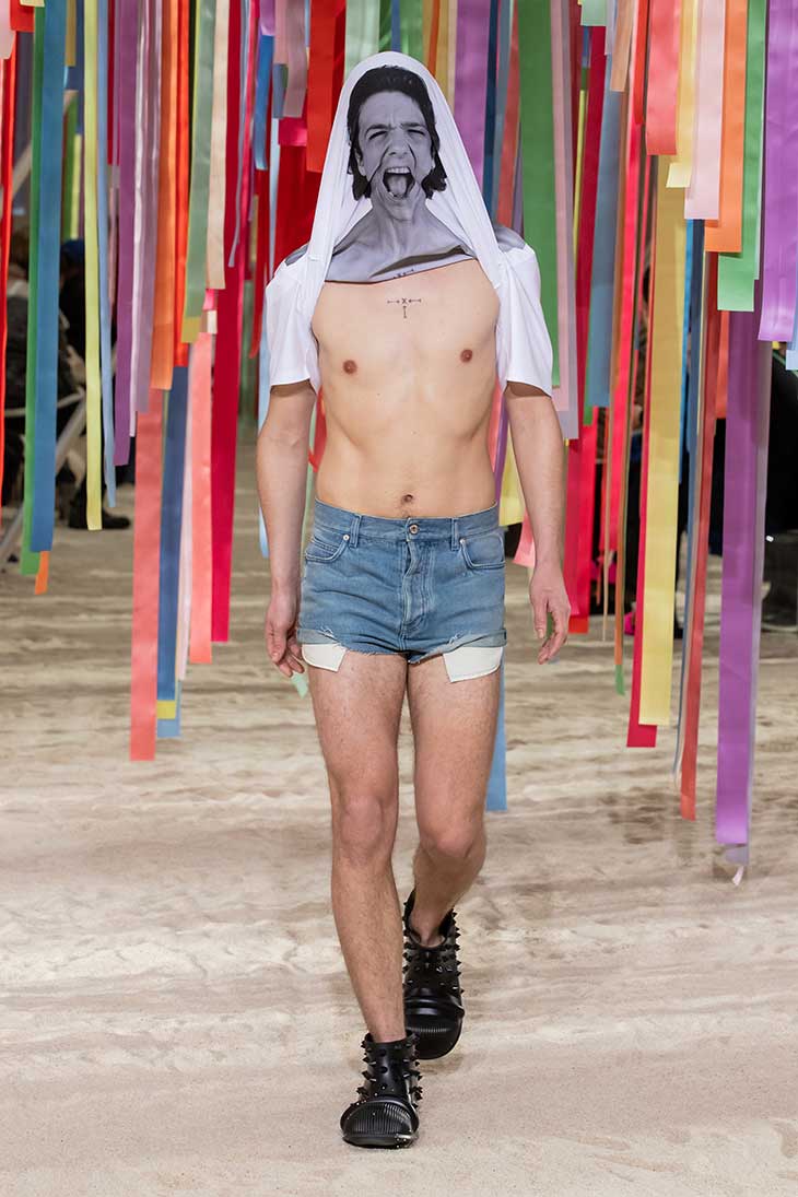 PFW: LOEWE Fall Winter 2022.23 Collection - Male Model Scene