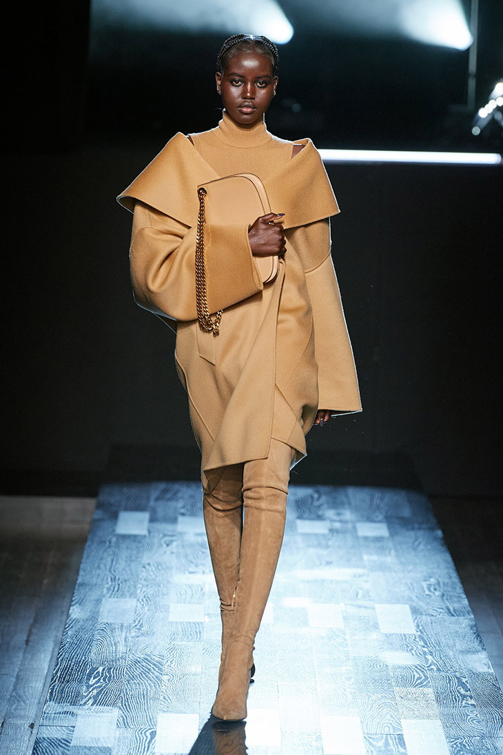 Louis Vuitton FW22 womenswear #40 - Tagwalk: The Fashion Search Engine