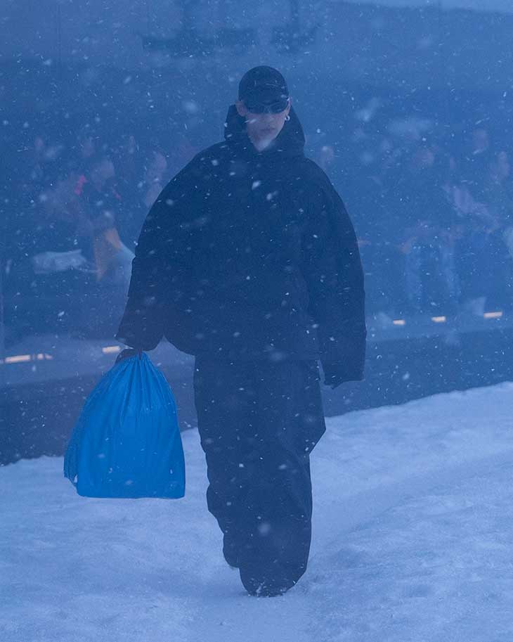 Balenciaga Trash bag from Winter 2022 🗑 via: @harrynuriev crazy preorders  are starting to arrive already
