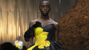 ALEXANDER MCQUEEN Fall Winter 2022.23 Collection