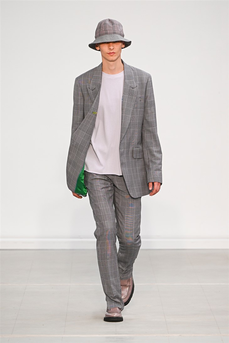 PFW: PAUL SMITH Spring Summer 2023 Menswear Collection - DSCENE