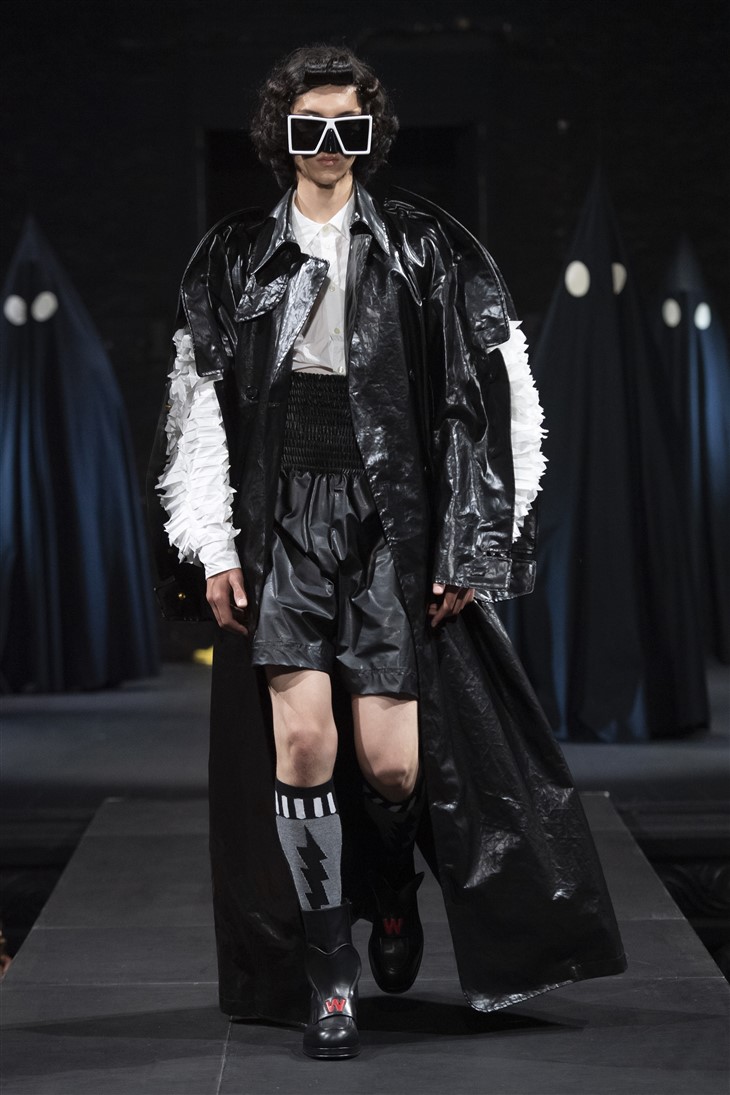 PFW: WALTER VAN BEIRENDONCK Spring Summer 2023 Menswear Collection - DSCENE