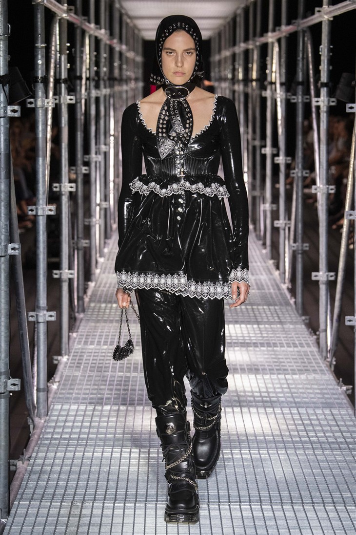 Discover PACO RABANNE Spring Summer 2023 Collection - DSCENE