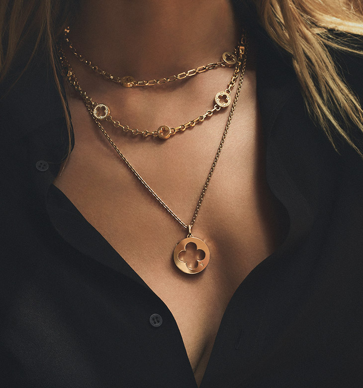 Louis Vuitton på X: «Getting Ready with #LouisVuitton @gem0816 mixes  Empreinte and Color Blossom BB Jewelry pieces for a subtle dose of shine on  New Year's Eve. Find a finishing touch at