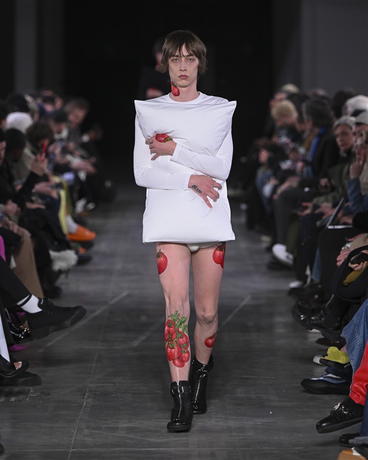 MFW: JW ANDERSON Men's FW23.24 and Women's Pre-Fall 2023 Collection