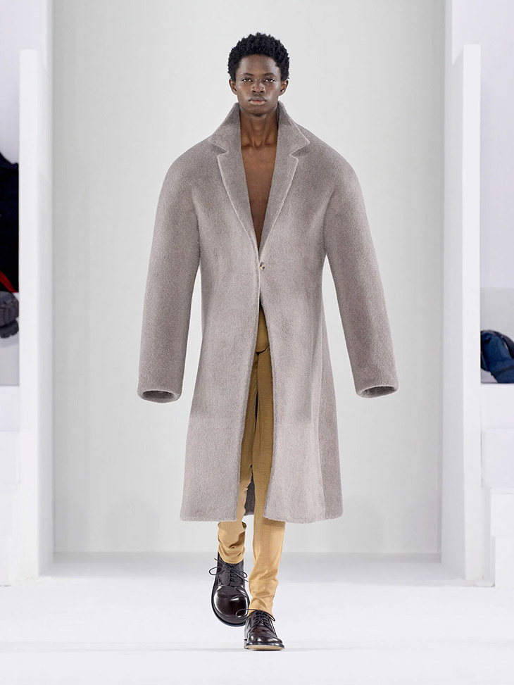 Loewe Fall Winter 2023 Collection at Paris Fashion Week, Photos – Footwear  News