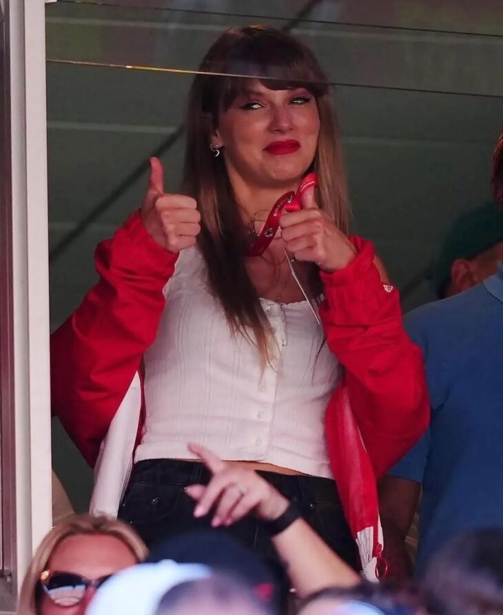 Louis Vuitton Camera Box Bag worn by Taylor Swift at Chiefs-Bears Game on  September 24, 2023